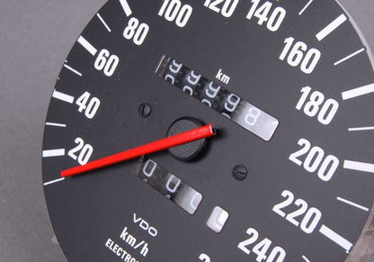 Velocímetro (cuenta km/h) OEM 62121377348 para BMW E30. Repuesto original BMW.
