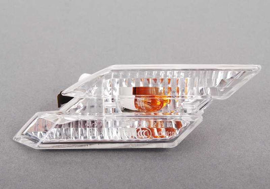 Blanca Light adicional à direita para BMW E63, E63N, E64, E64N (OEM 63137165810). BMW original.