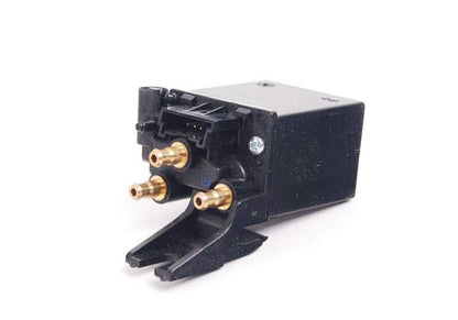 Unidad de válvulas OEM 67668385632 para BMW E39, E60, E60N, E61, E61N, E38, E65, E66, E70, E70N, E71, E72. Pieza original BMW para sistema de soporte lumbar en asiento delantero.