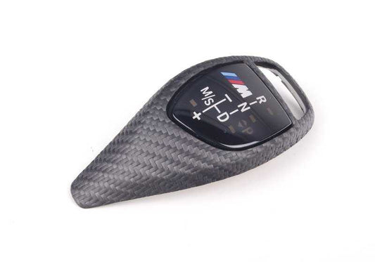Embellecedor M Performance carbono OEM 61312250698 para BMW F20, F21, F22, F23, F30, F31, F34, F35, F32, F33, F36, F25, F26 con cambio automático deportivo. Original BMW.