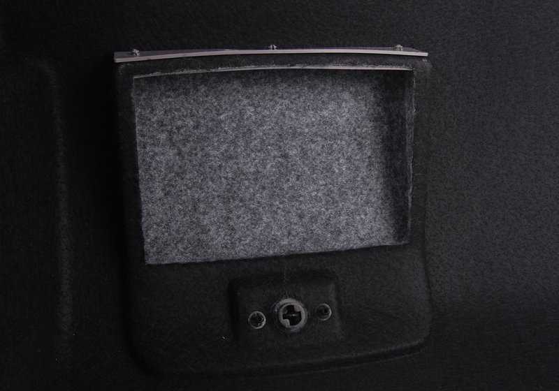 Linkes Seitenfeld OEM 51478266569 für BMW E46 {316ci, 318ci} Alle kompatiblen Modelle. Original Innenfutter BMW.