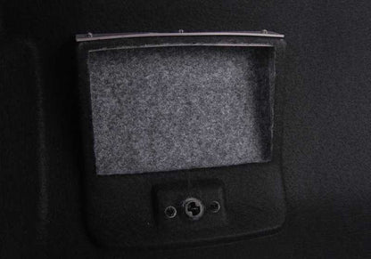 Linkes Seitenfeld OEM 51478266569 für BMW E46 {316ci, 318ci} Alle kompatiblen Modelle. Original Innenfutter BMW.