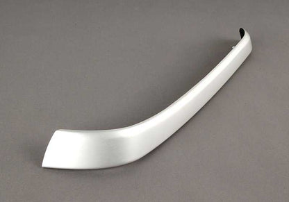 Moldura aluminio puerta trasera izquierda OEM 51426982473 para BMW E90, E91. Original BMW.
