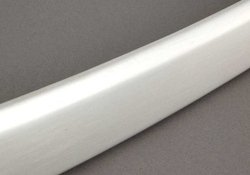 Moldura aluminio puerta trasera izquierda OEM 51426982473 para BMW E90, E91. Original BMW.