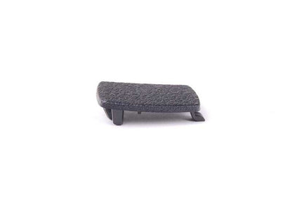 Tapa de liberación de emergencia OEM 51497029827 para BMW X6 {E71: xDrive30d, xDrive35d, xDrive35i, X6 M Competition}. Original BMW.
