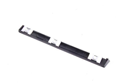 Embells Molder Left OEM 51138236893 pour BMW E38. Finition noire satinée (SW Seidenmatt). BMW d'origine.