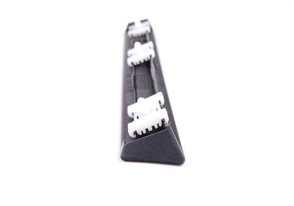 Embells Molder Left OEM 51138236893 pour BMW E38. Finition noire satinée (SW Seidenmatt). BMW d'origine.