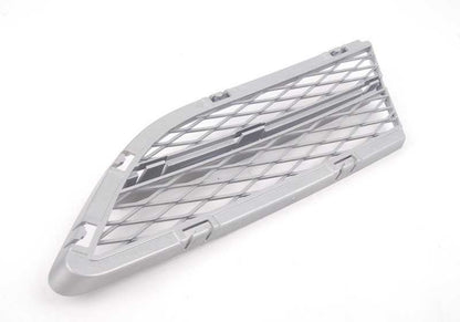 Rejilla delantera derecha (color aluminio mate) OEM 51117228954 para BMW Serie 3 E90 335d. Pieza original BMW.