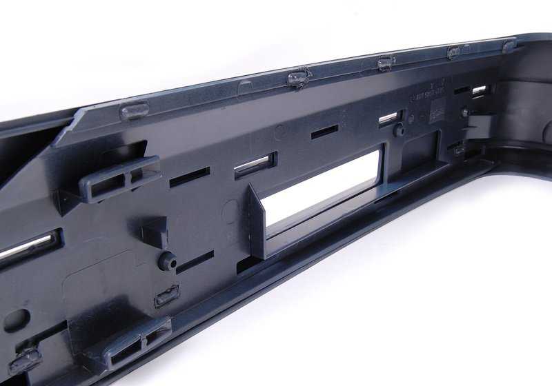 Moldura parachoques trasero OEM 51121966785 para BMW E30. Original BMW.