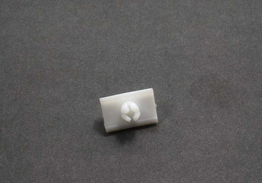 Clip de fixation OEM 51131946258 pour BMW E34. BMW d'origine.