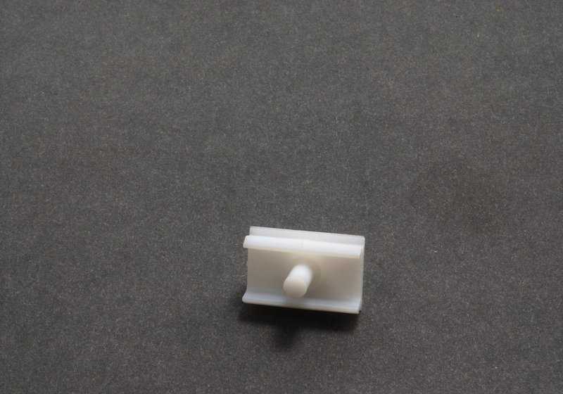 Clip de fijación OEM 51131946258 para BMW E34. Original BMW.