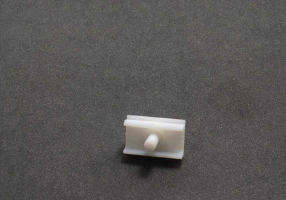 Clip de fijación OEM 51131946258 para BMW E34. Original BMW.