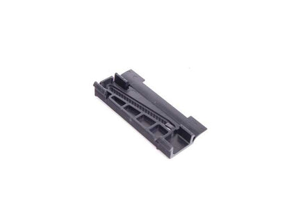 Clip de fijación OEM 51137070747 para BMW E61, F25, F26, E70, E71, E72. Original BMW.