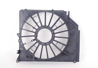OEM 17117507604 Logement de ventilateur pour la série BMW 3 E46. BMW d'origine.