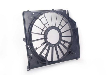 OEM 17117507604 Logement de ventilateur pour la série BMW 3 E46. BMW d'origine.