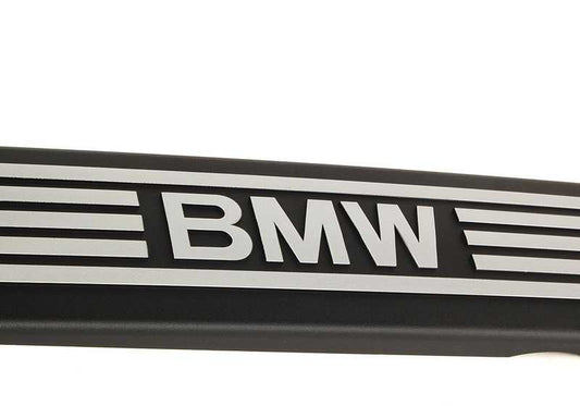 Tapa embellecedora motor OEM 11617535847 para BMW E81, E82, E87. Compatible con modelos 125i y 130i con motor N52K. Original BMW.