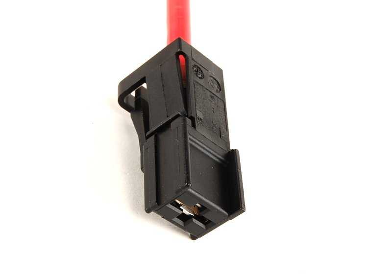 Positives Batteriekabel für BMW E90, E90N, E91, E91N, E92, E92N, E93, E93N Series 3 (OEM 61126938504). Original BMW.