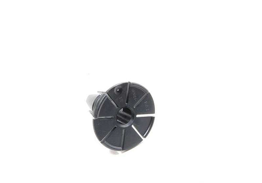 OEM distance clip 51717066226 for BMW E60, E60N, E61, E61N, E63, E63N, E64, E64N. Original BMW piece for lateral skirt moldings and wheel step.