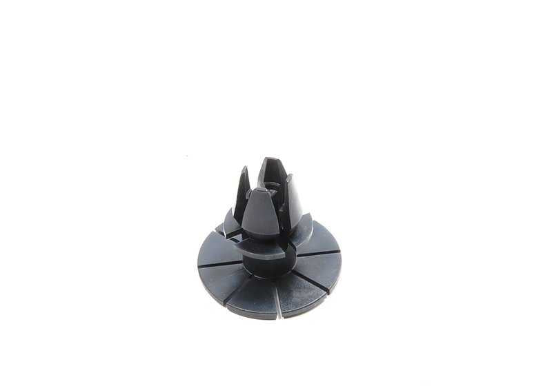OEM distance clip 51717066226 for BMW E60, E60N, E61, E61N, E63, E63N, E64, E64N. Original BMW piece for lateral skirt moldings and wheel step.
