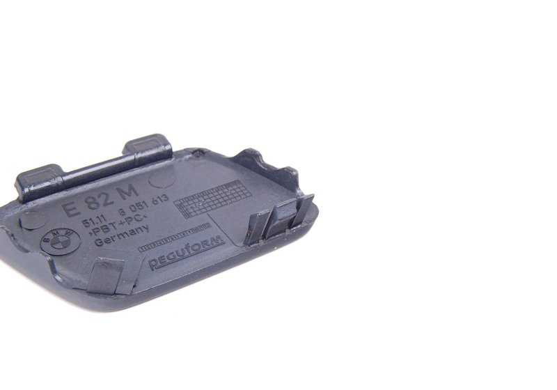 Tapa gancho remolque imprimada OEM 51118051613 para BMW E82 (M Coupé UR91 y UR92). Repuesto original BMW.