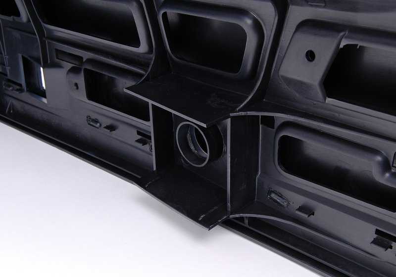 Rilievo del paraurti posteriore per la serie BMW E34 (OEM 51121946257). BMW originale.