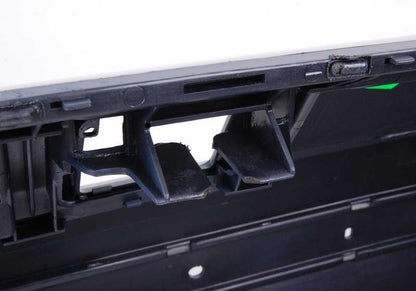 Rilievo del paraurti posteriore per la serie BMW E34 (OEM 51121946257). BMW originale.