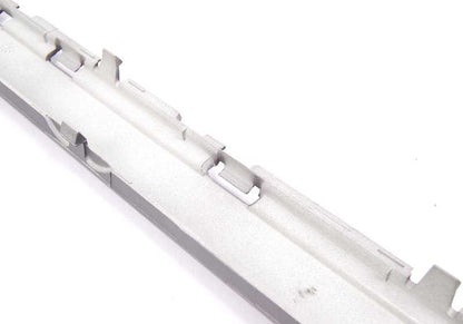 Moldura central parachoques trasero imprimada OEM 51127005942 para BMW Serie 5 E39 (520d, 520i) modelos fabricados entre 1996 y 2003. Original BMW.