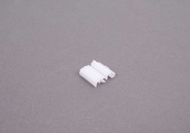 Grapa blanca OEM 51138174893 para BMW E39. Pieza original BMW. Ideal para fijación de molduras exteriores y rejillas.