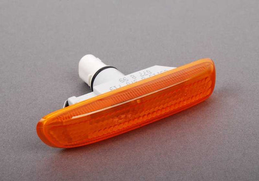 Indicador de dirección adicional izquierdo OEM 63138370719 para BMW Serie 3 E46. Original BMW.