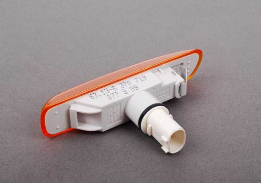 Indicador de dirección adicional izquierdo OEM 63138370719 para BMW Serie 3 E46. Original BMW.