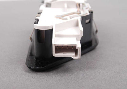 Luz de lectura interior trasera derecha OEM 63318376864 para BMW E36. Original BMW