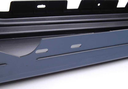 Embelledura de umbral imprimada izquierda para BMW Serie 1 E82 (OEM 51778053879). Original BMW.