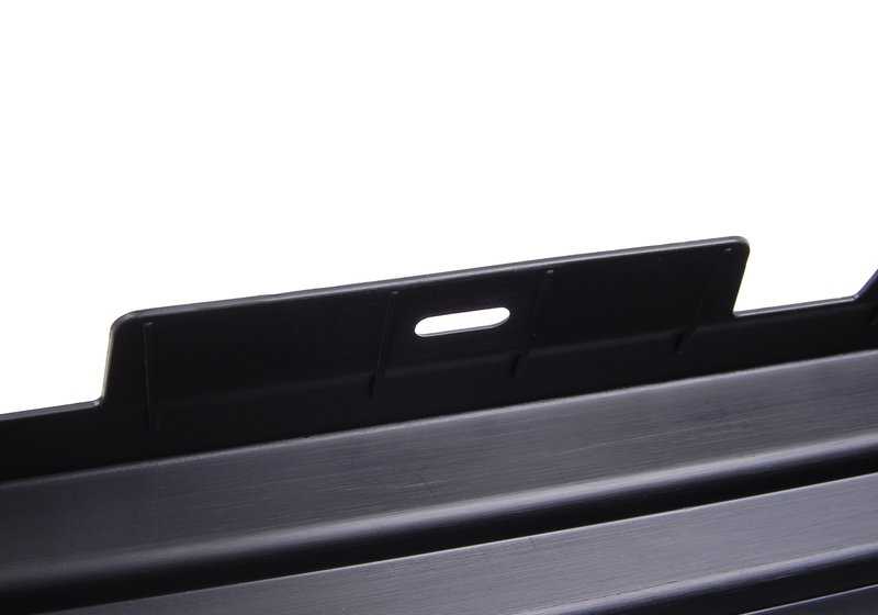 Cubrepanel lateral derecho imprimado OEM 51778053880 para BMW E82 M Coupé UR91, UR92. Original BMW.