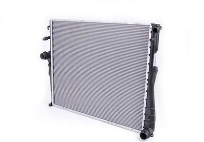 Radiador de refrigerante OEM 17113415693 para BMW E83 (X3). Recambio original BMW.