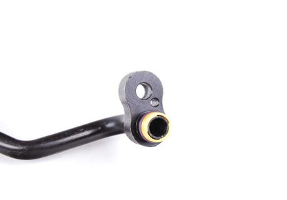 Tubería de alta presión A/A OEM 64538386357 para BMW E39 535i y 540i. Conecta compresor y condensador. Recambio original BMW.