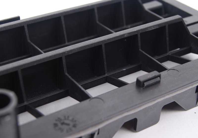 Válvula de ventilación OEM 64228368570 para BMW E36, E34, E38, E31. Original BMW.