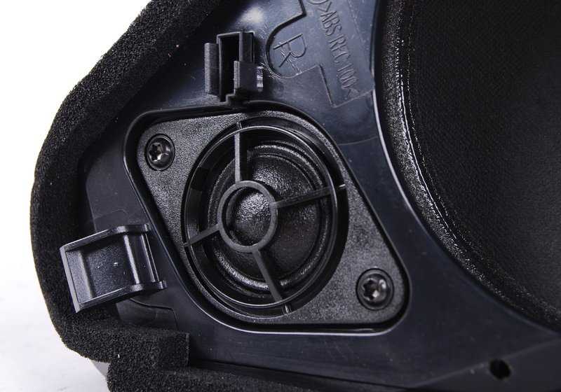 Altavoz trasero derecho OEM 65138370870 para BMW Serie 3 E36. Original BMW.