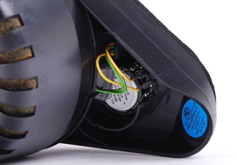 Altavoz trasero derecho OEM 65138370870 para BMW Serie 3 E36. Original BMW.