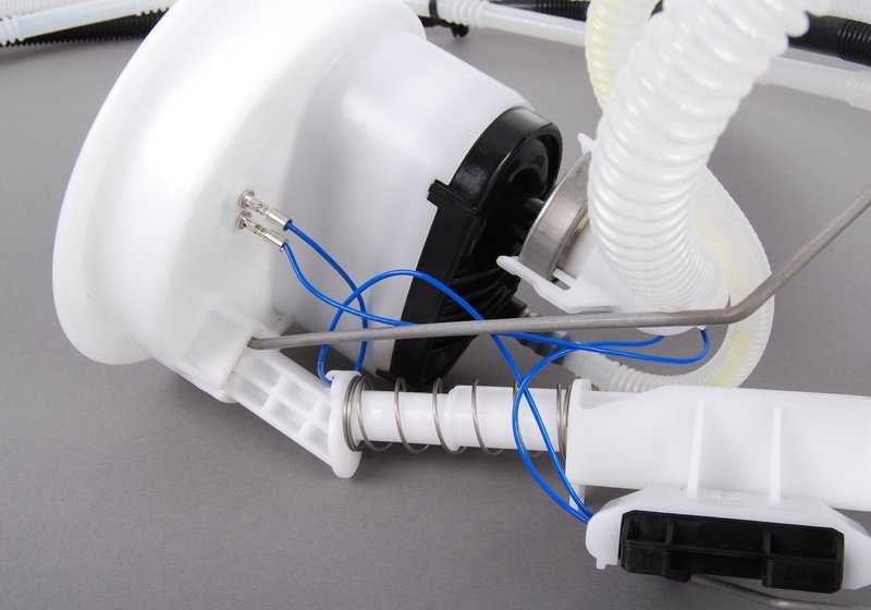 Kit di riparazione Filtro del carburante con regolatore di pressione OEM 16117163295 per BMW E81, E82, E87, E88, E90, E91, E92, E93, E84. BMW originale.