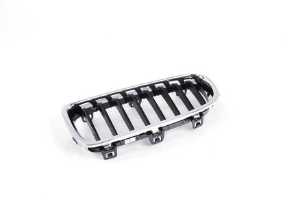 Rejilla decorativa delantera izquierda Sport Line OEM 51137260497 para BMW Serie 3 F30, F31, F30 LCI, F31 LCI. Original BMW.