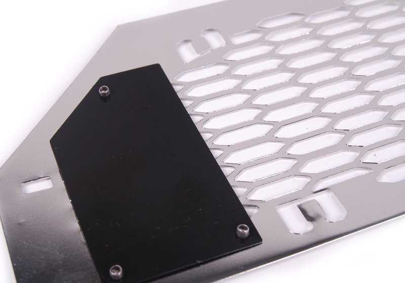 Rejilla decorativa OEM 51116800138 para MINI R50, R52, R53. Compatible con modelos desde 2000. Original MINI.