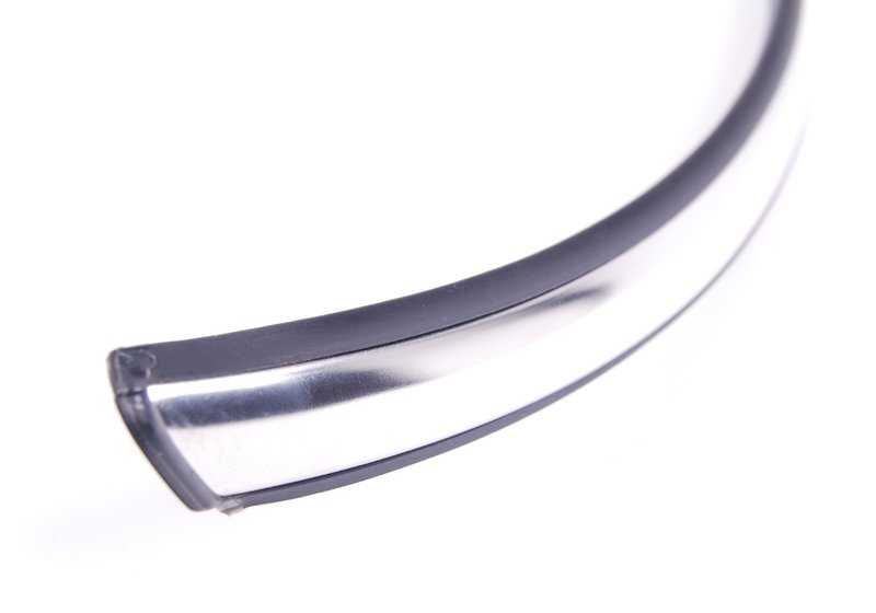 Embellecedor capó delantero OEM 51137145123 para MINI R55, R56, R57. Original MINI.
