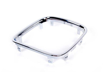 Marco de puerta derecha OEM 51131973898 para BMW E34. Original BMW.