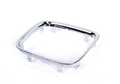 Embellédor gauche Marco OEM 51131973897 pour BMW E34. Pièce BMW originale.