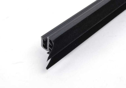 Sellado interior puerta trasera derecha OEM 51357258298 para BMW F30, F31, F80. Original BMW.