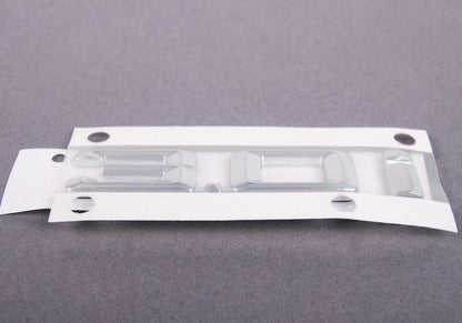 Emblema adhesivo derecho OEM 51147008539 para BMW X5 E53. Original BMW.