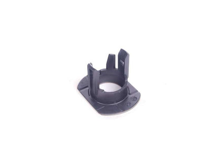 Soporte sensor aparcamiento trasero izquierdo OEM 51128040153 para BMW E90, E90N. Original BMW.