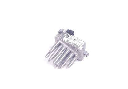 Régulateur de ventilateur OEM 64118369561 pour BMW E38, E39, E53. Il contrôle la vitesse du ventilateur d'escalade. Remplacement BMW d'origine pour la climatisation appropriée.