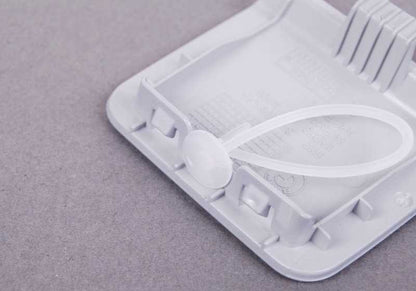 Tapón para gancho de remolque OEM 51123416948 para BMW X3 (E83). Original BMW.
