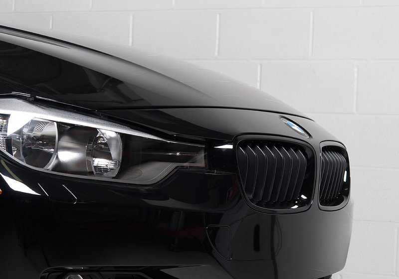 Riñoneras negro brillo ///M Performance para BMW F30 F31. Original BMW